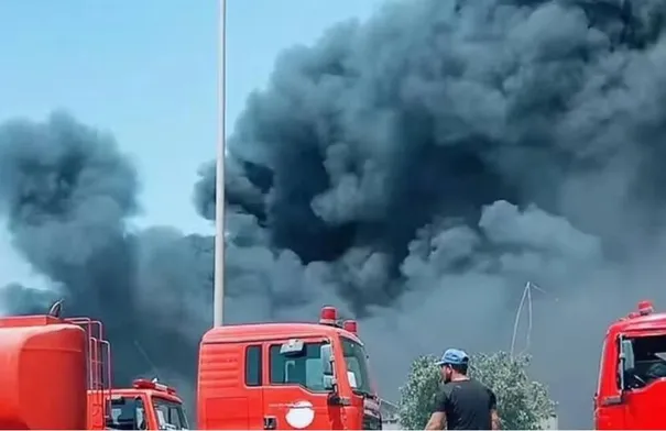 حالات اختناق وخسائر هائلة.. حريق مروع في مصنع ألعاب بمصر