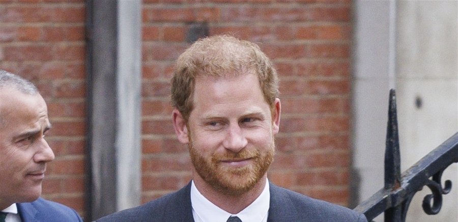 صديقة الأميرة الراحلة ديانا تكشف سراً عن حياة الأمير هاري