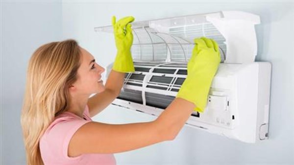 خطوة بخطوة ... تعرف على أفضل طرق تنظيف مكيفات الهواء