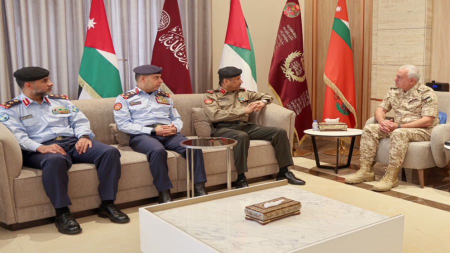 رئيس هيئة الأركان المشتركة يستقبل معاون رئيس الأركان لهيئة التسليح و التجهيز الكويتية