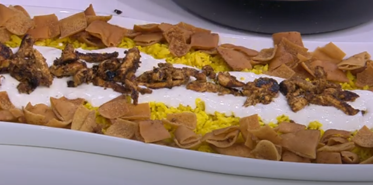 طريقة عمل فتة شاورما الدجاج بالأرز الأصفر