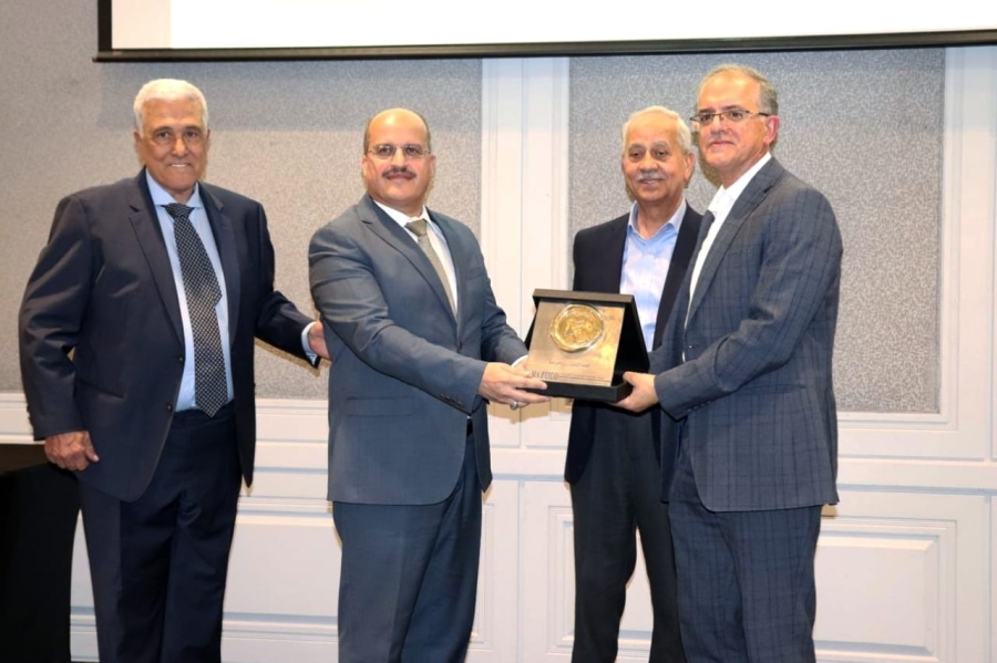 أبو السمن: الحكومة معنية بدعم الصناعة المحلية ومنح منتجاتها أفضلية في المشتريات الحكومية