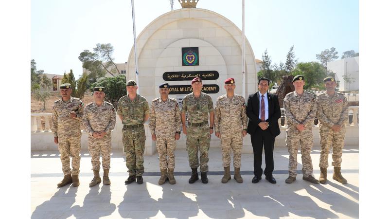 آمر كلية ساندهيرست يزور الكلية العسكرية الملكية الأردنية