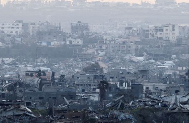 مصابون في قصف استهدف منزلا بمخيم النصيرات وسط غزة