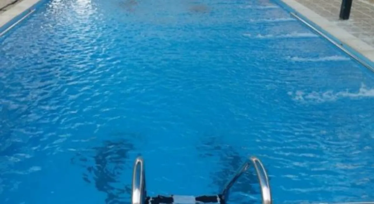 عاجل ..  إثر تعرضها للغرق وفاة طفلة تبلغ من العمر 5 سنوات بالبحر الميت