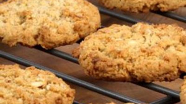 بسكويت الشوفان بالعسل.. حلوى صحية بمذاق لا يُقاوم