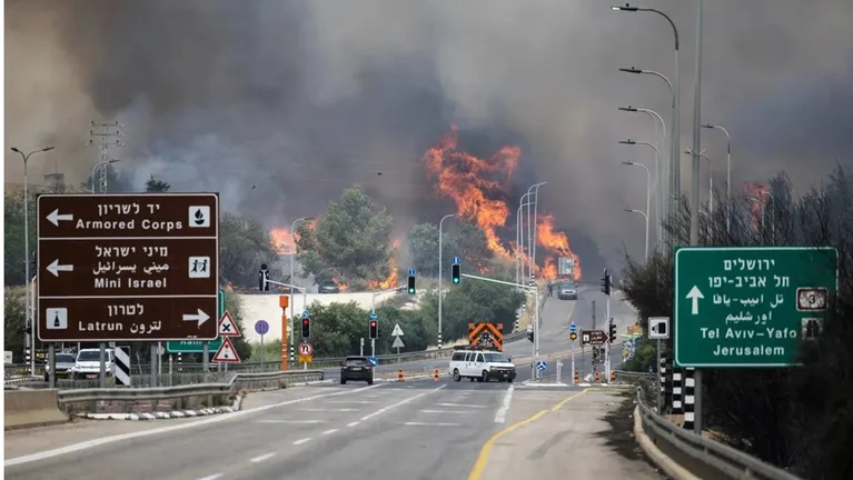 إعلام عبري: اعتقال 3 أشخاص يشتبه في صلتهم بإضرام الحرائق بجبال القدس