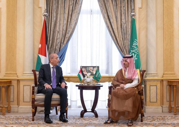 الصفدي ونظيره السعودي يبحثان تحضيرات مؤتمر تسوية القضية الفلسطينية