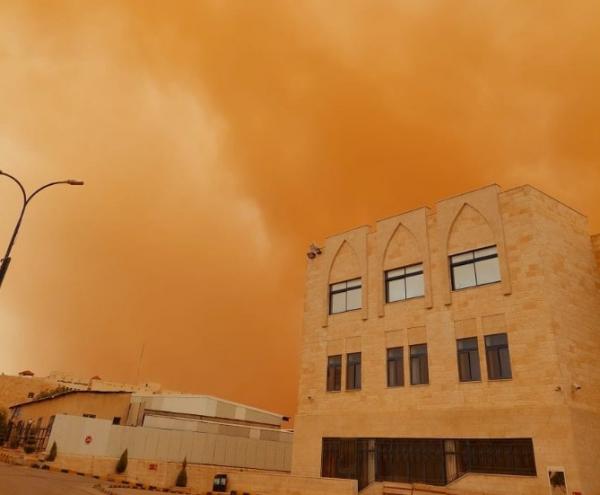 عاصفة غبارية تضرب عدة مناطق في الأردن والأرصاد تحذر