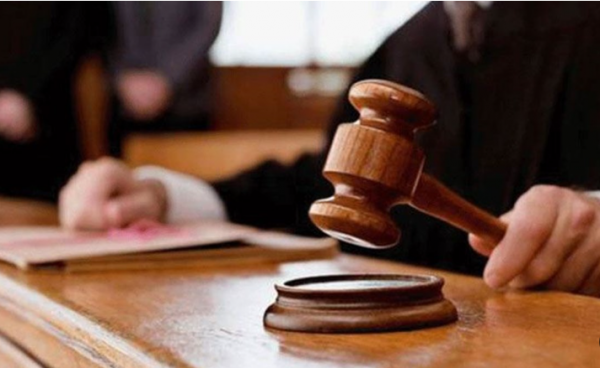 مصادر قضائية: أحكام بعد 10 أشهر محاكمة في قضايا حيازة متفجرات وأسلحة