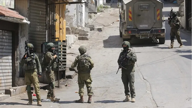 الضفة.. الاحتلال الإسرائيلي يعزل بلدة بيتا بعد إصابة جندي فيها