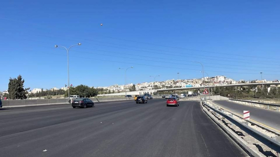 الأشغال تبدأ بإنشاء طريق خدمة على طريق المطار عند محطة المناصير