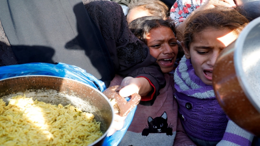 مدير منظمة الصحة العالمية: الوضع في غزة كارثي ومليونا شخص يعانون الجوع