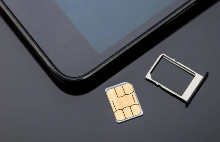 شريحة هاتف تتسبب في أزمة كبرى وقضايا أمام المحاكم