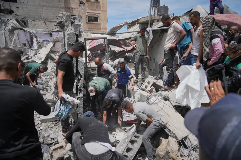 11 شهيدا جراء قصف الاحتلال وسط وجنوب قطاع غزة