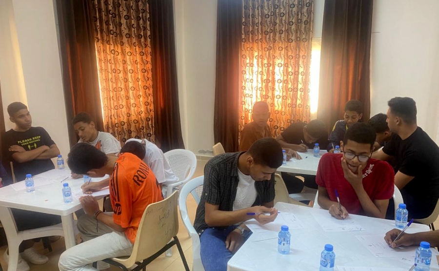 برنامج تدريبي للطلبة في اللغة الإنجليزية بمركز شباب الشيخ حسين