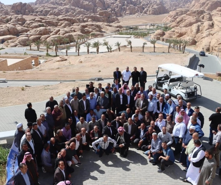 قيادة القوة البحرية والزوارق الملكية تنظم لقاء مع عدد من متقاعديها العسكريين في معان