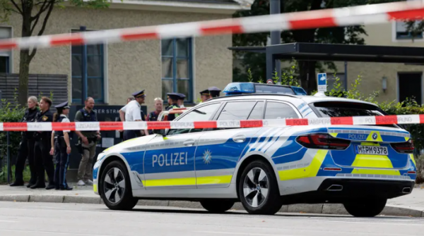 إصابة عدة أشخاص إثر اصطدام سيارة بحشد في شتوتغارت الألمانية