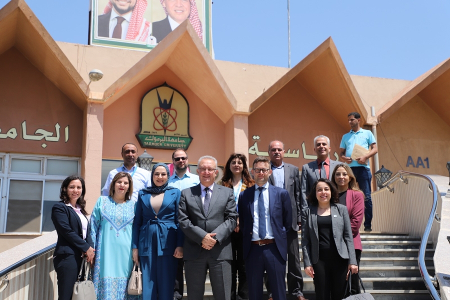 بحث التعاون الأكاديمي بين جامعة اليرموك والسفارة الكندية