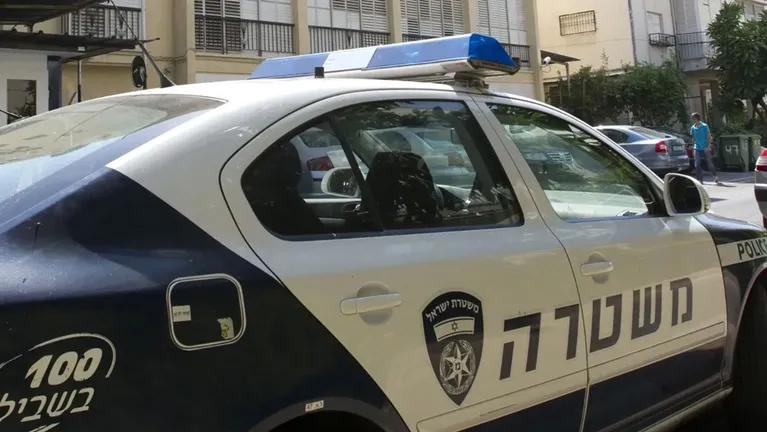 العثور على قنبلة موقوتة ملفوفة بعلم الاحتلال بشارع في تل أبيب