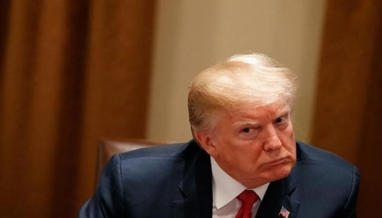 هل يجب أن تحترم الدستور؟.. إجابة صادمة من ترمب