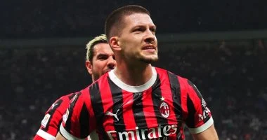 ميلان يتحدى جنوى لمواصلة التقدم فى جدول ترتيب الدوري الإيطالي