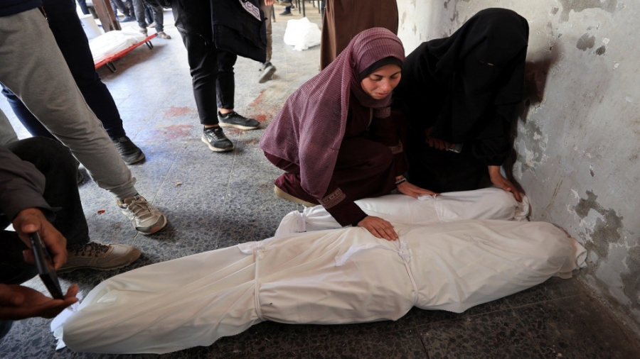 شهداء في قصف إسرائيلي على منازل وخيام نازحين وسط وجنوب غزة