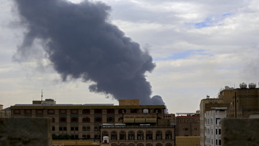إعلام حوثي: 3 قتلى وعشرات الجرحى في الغارات الإسرائيلية على اليمن