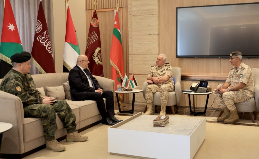 رئيس هيئة الأركان المشتركة يستقبل السفير البلغاري