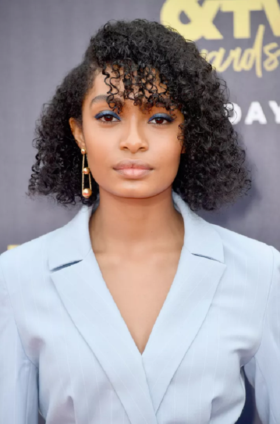 5 تسريحات للشعر المجعد على طريقة النجوم.. تغير مودك وتجدد إطلالتك