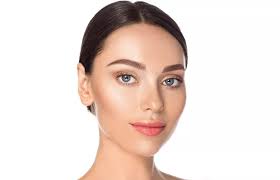 إبرة النضارة بالعنبر والزعفران: سر البشرة المتوهجة والخالية من العيوب