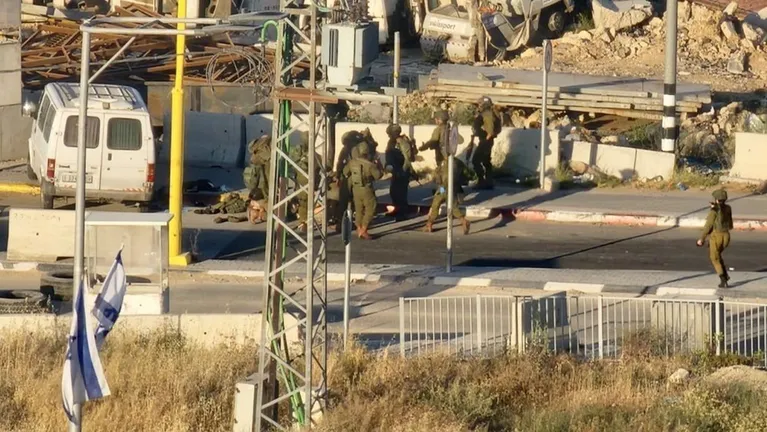 إصابات بعمليتي إطلاق نار ودهس في جنين والخليل