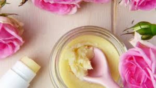 بمكونات من مطبخك .. طريقة سهلة لتحضير مزيل عرق طبيعي وآمن في المنزل