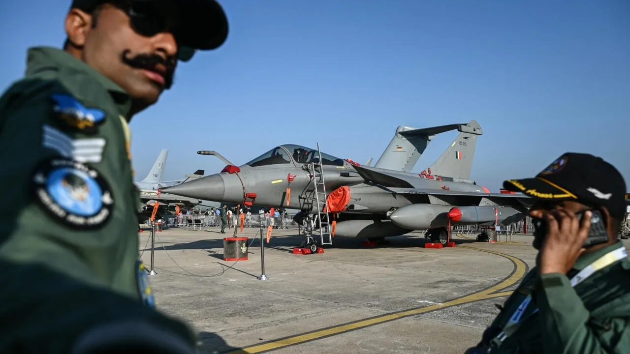 قناة باكستانية : اسقطنا طائرتين رافال هنديتين