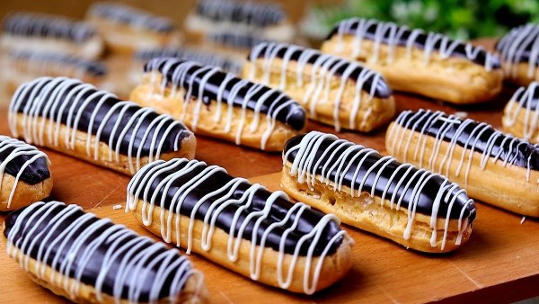 طريقة عمل إكلير بالكاسترد وصوص الشوكولاتة