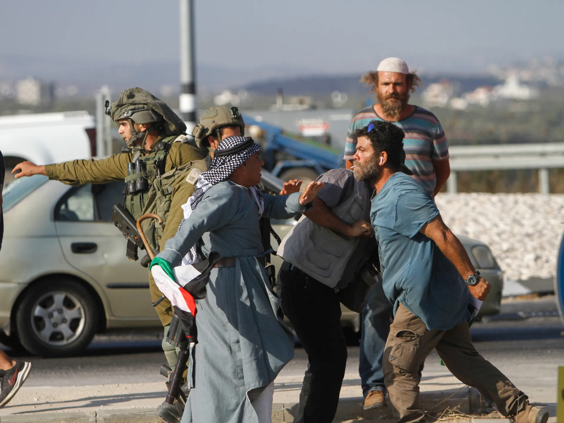 اعتقال 44 فلسطينيا بالضفة والقدس ومستوطنون يجرفون أراضي بالأغوار الشمالية