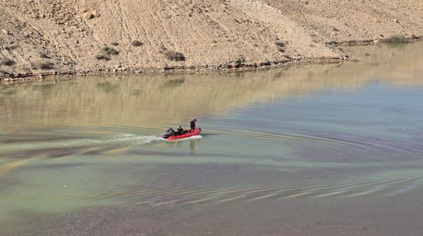 100 غواص يواصلون البحث عن حدث مفقود جراء سيول الحسا