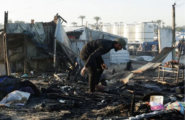 6 مصابين بنيران مسيرة إسرائيلية على خيمة نازحين غربي خان يونس