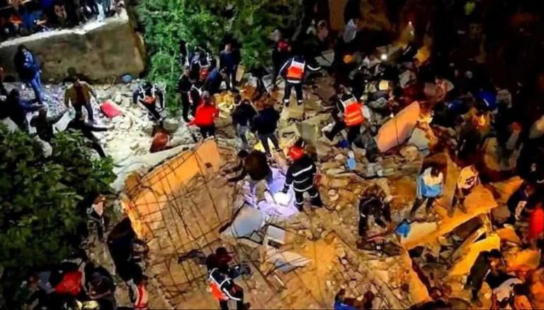 مصرع 9 أشخاص جراء انهيار بناية سكنية بمدينة فاس المغربية