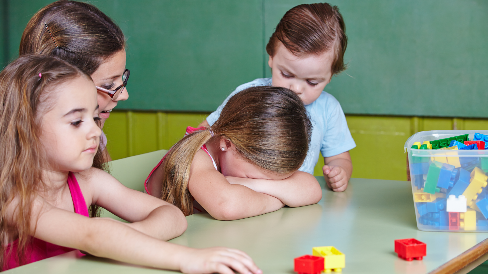 تحضير الطفل لأول يوم حضانة.. كيف ينفصل عن أمه من دون صدمة؟