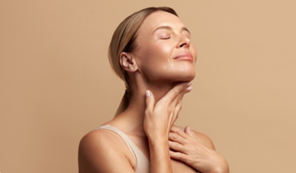 لا تُهملي رقبتك .. خطوات تحافظ على شبابها