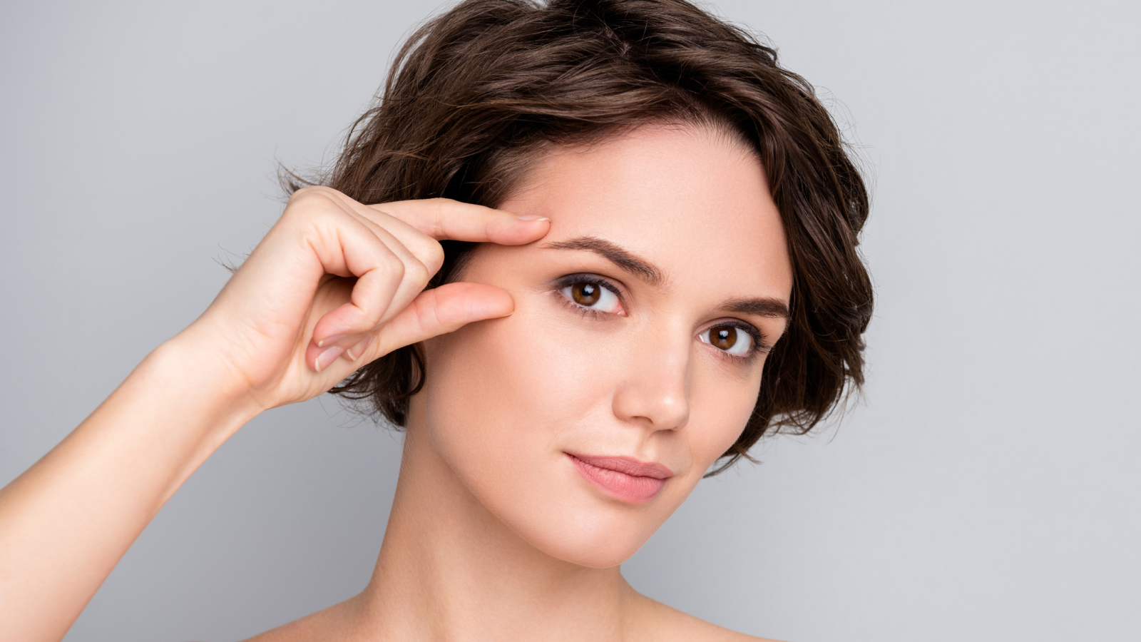 متى تلجأ المرأة إلى عملية زراعة شعر الحاجبين؟