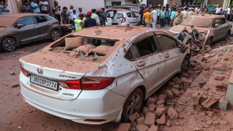 الجيش الباكستاني يشن هجمات مضادة على الهند