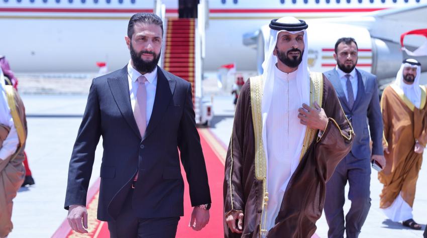 بالصور...ملك البحرين يستقبل الشرع