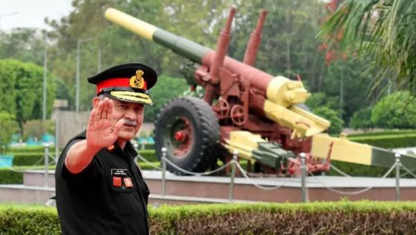 حاسم وبارع .. ما لا تعرفه عن قائد الجيش الهندي