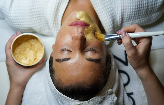 وصفات طبيعية لتفتيح البشرة وحمايتها من شمس الصيف.. خطواتها بسيطة