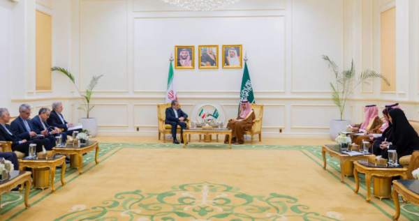 وزير الخارجية الإيراني في جدة قبل أيام من وصول ترامب