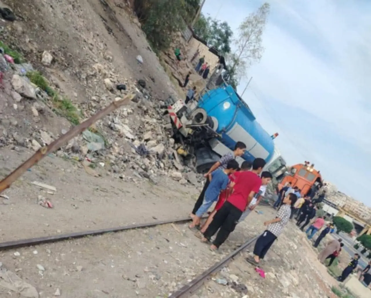 حادث تصادم بين صهريج وقطار في الرصيفة