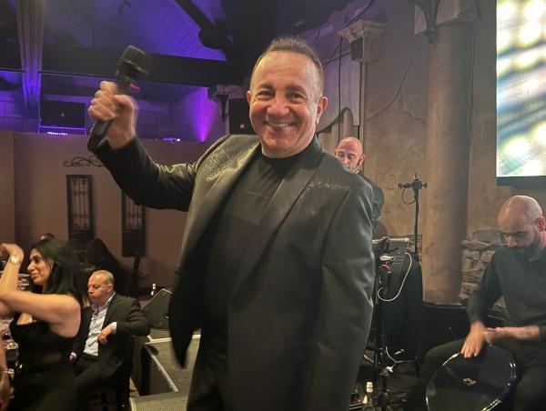 سيد الطرب إلياس كرم يُشعل لوس أنجلوس بحفل استثنائي في THE GATE