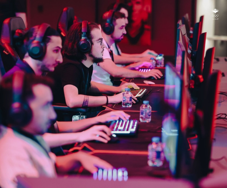 الأمير عمر بن فيصل يتوج الفائزين في بطولة المملكة للرياضات الإلكترونية